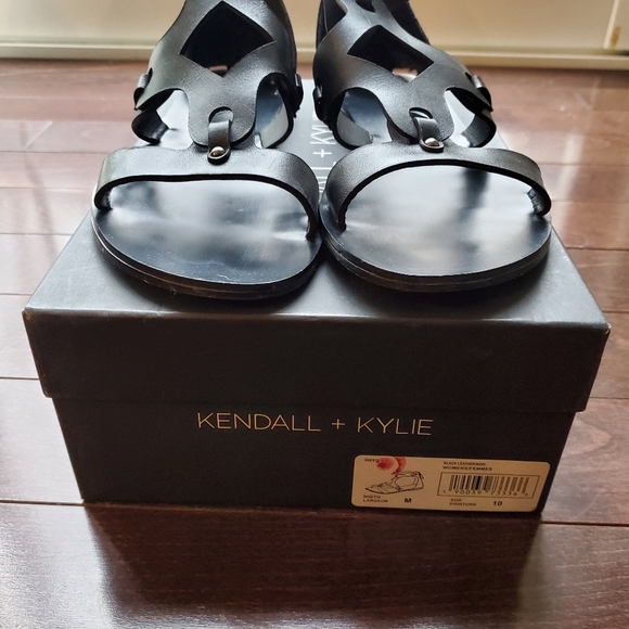 KENDALL & KYLIE FIFI 2 GLADIATOR SANDALS - Picture 2 of 6